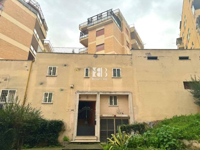 Appartamento in vendita a Roma RM