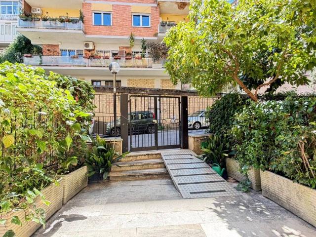 Appartamento in vendita a Roma RM