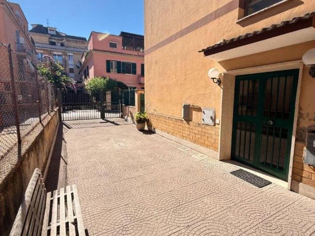 Appartamento in vendita a Roma RM