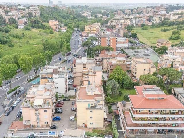 Appartamento in vendita a Roma RM