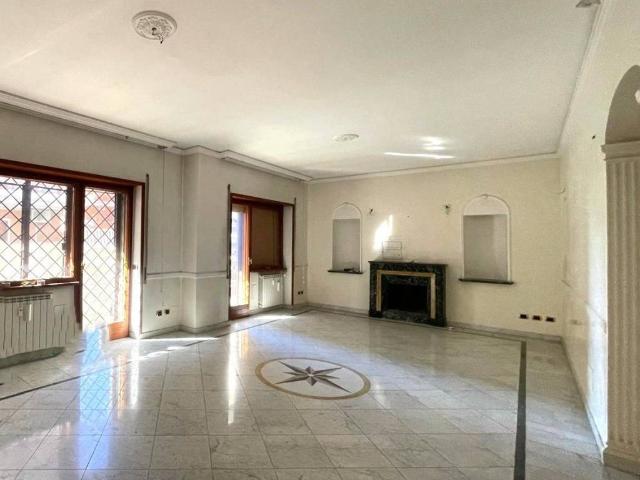 Appartamento in vendita a Roma RM