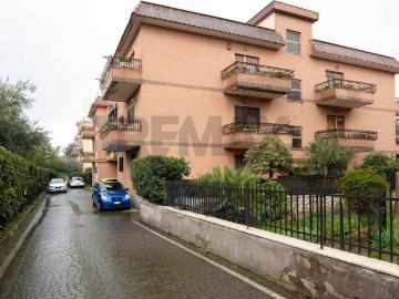 Appartamento in vendita a Roma RM