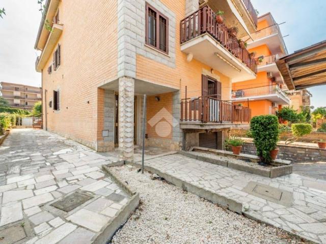 Appartamento in vendita a Roma RM