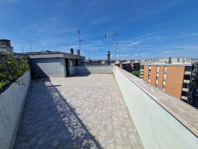 Appartamento in vendita a Roma RM