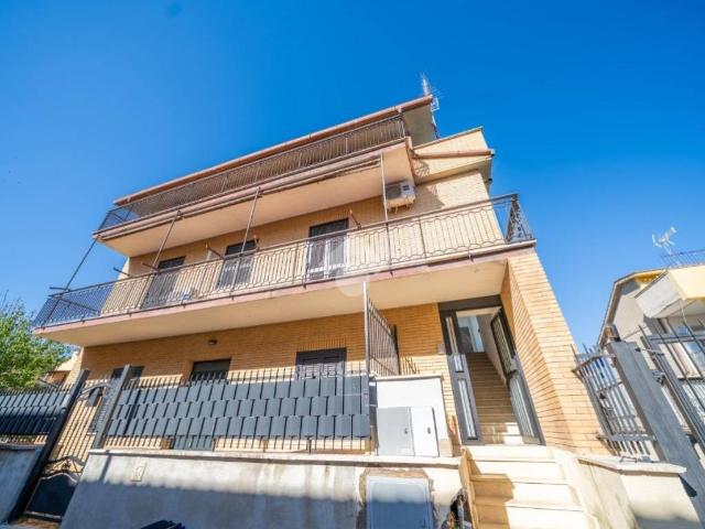 Appartamento in vendita a Roma RM