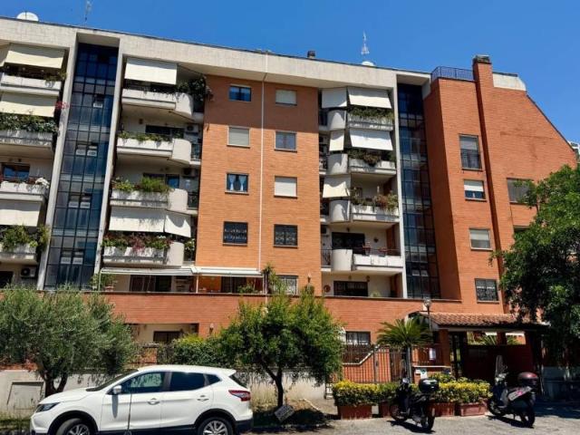 Appartamento in vendita a Roma RM