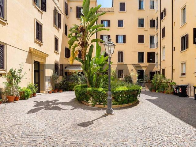 Appartamento in vendita a Roma RM