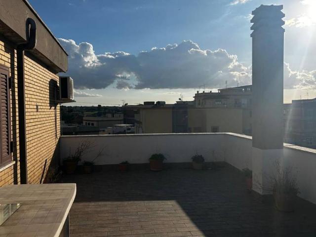 Appartamento in vendita a Roma RM