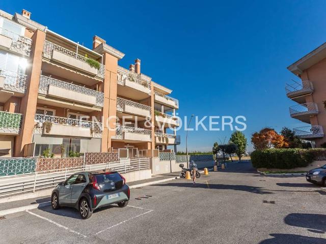 Appartamento in vendita a Roma RM