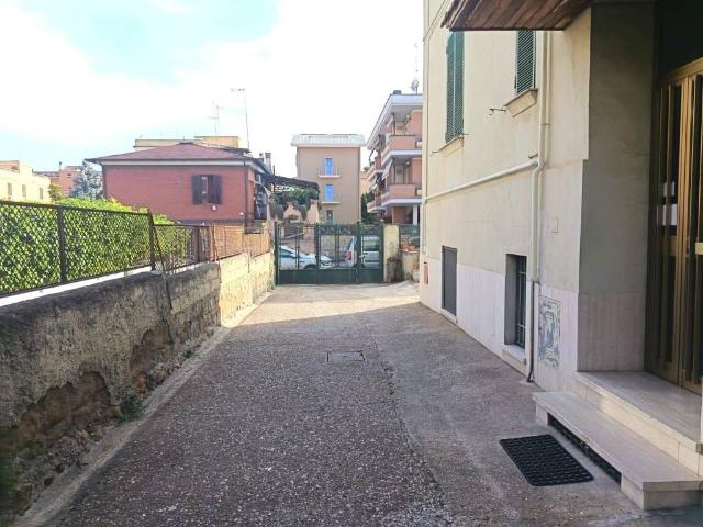 Appartamento in vendita a Roma RM