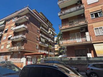 Appartamento in vendita a Roma RM