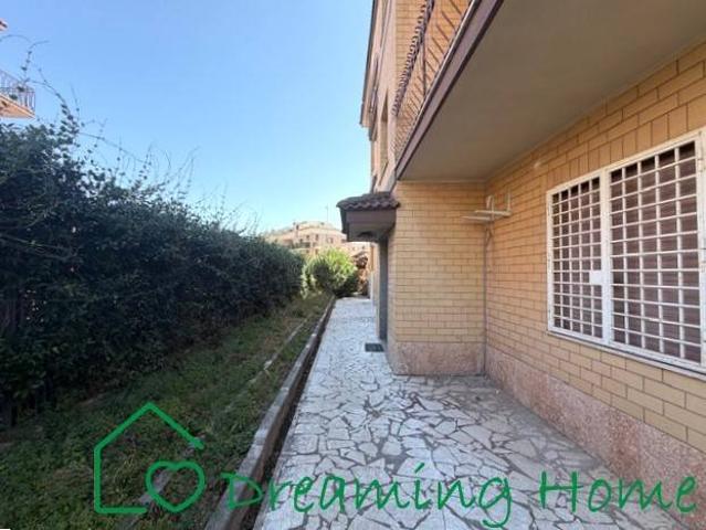 Appartamento in vendita a Roma RM