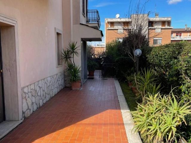 Appartamento in vendita a Roma RM