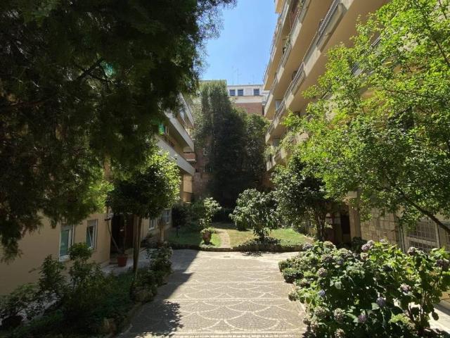 Appartamento in vendita a Roma RM