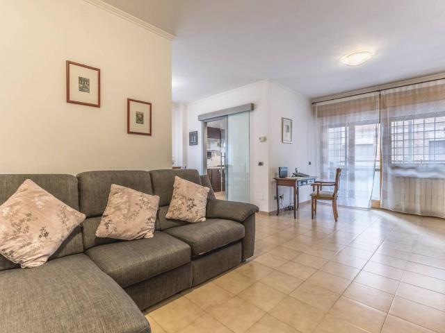 Appartamento in vendita a Roma RM