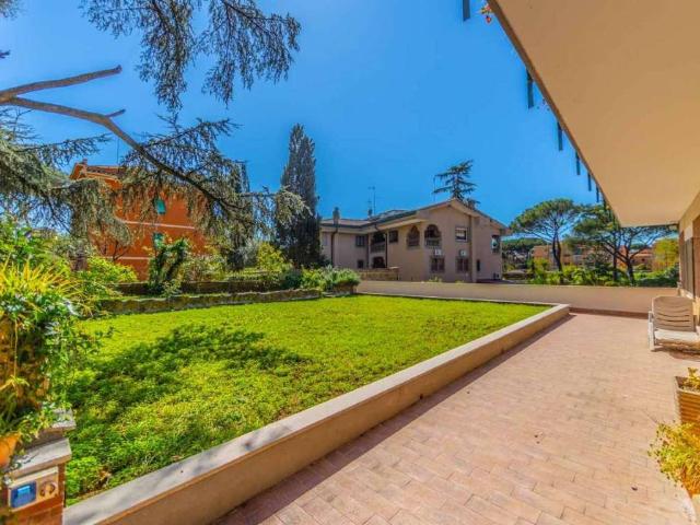 Appartamento in vendita a Roma RM