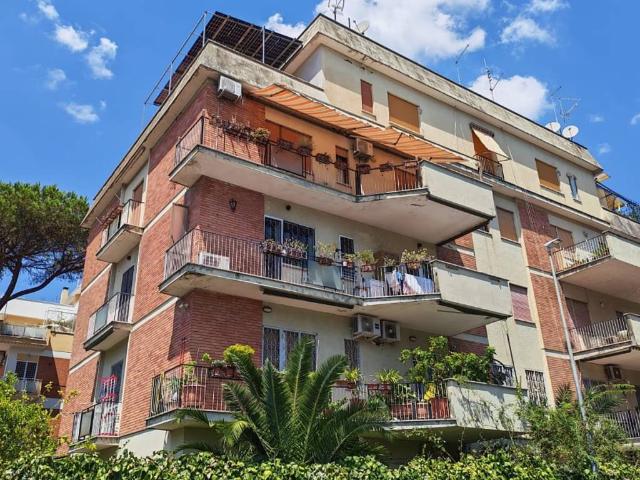 Appartamento in vendita a Roma RM