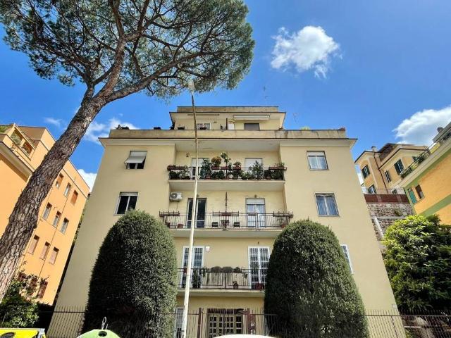Appartamento in vendita a Roma RM