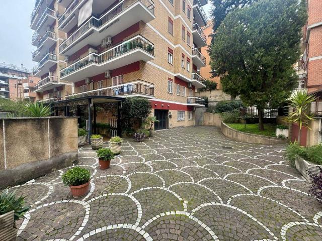 Appartamento in vendita a Roma RM