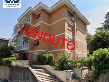 Appartamento in vendita a Roma RM