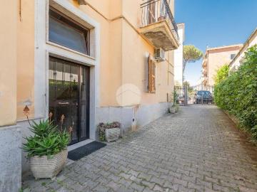Appartamento in vendita a Roma RM