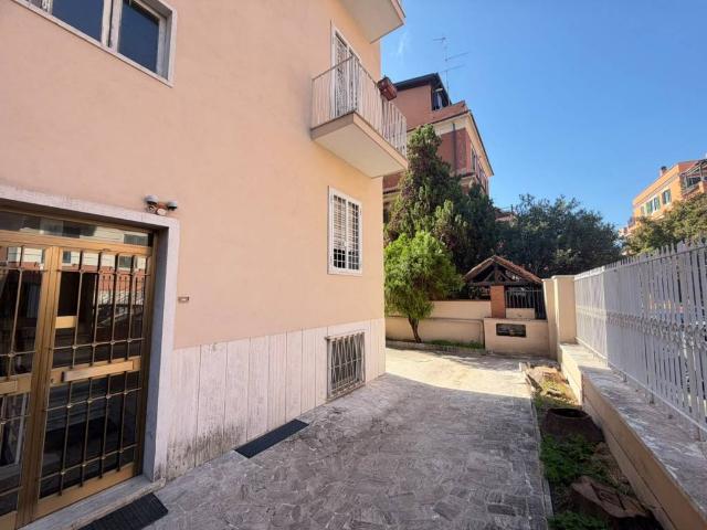 Appartamento in vendita a Roma RM