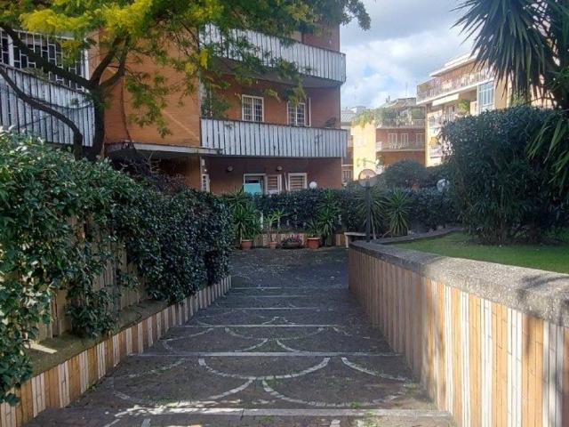 Appartamento in vendita a Roma RM