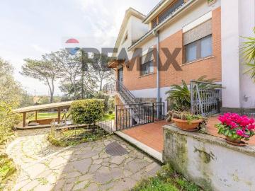Appartamento in vendita a Roma RM