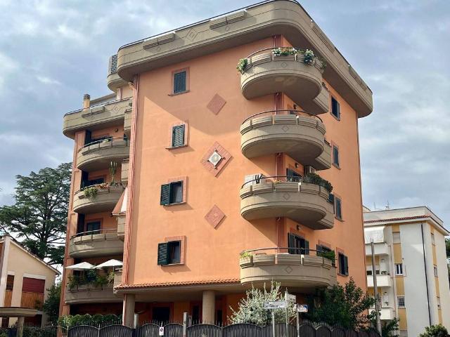 Appartamento in vendita a Roma RM
