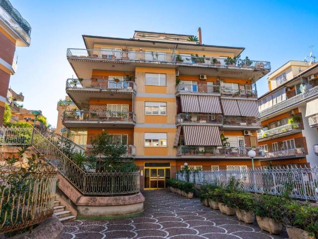 Appartamento in vendita a Roma RM