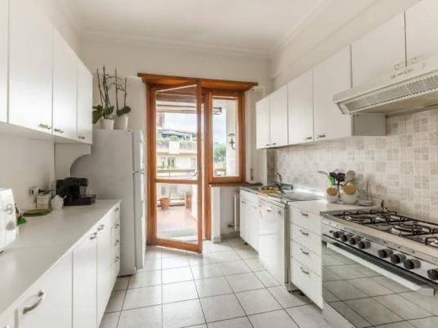 Appartamento in vendita a Roma RM