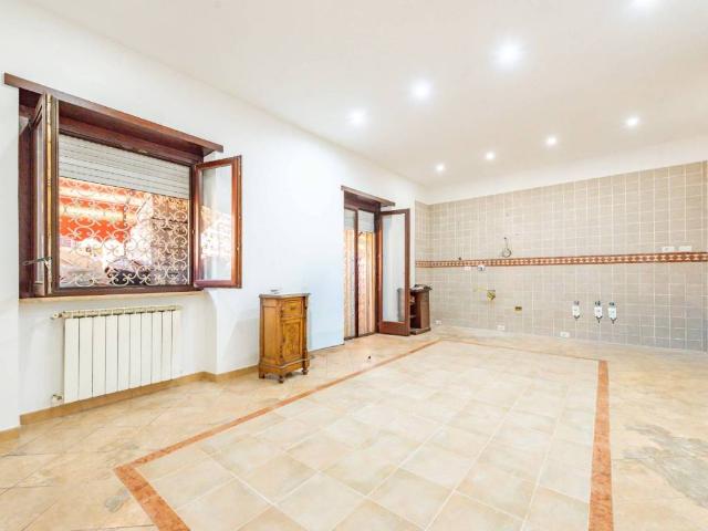 Appartamento in vendita a Roma RM