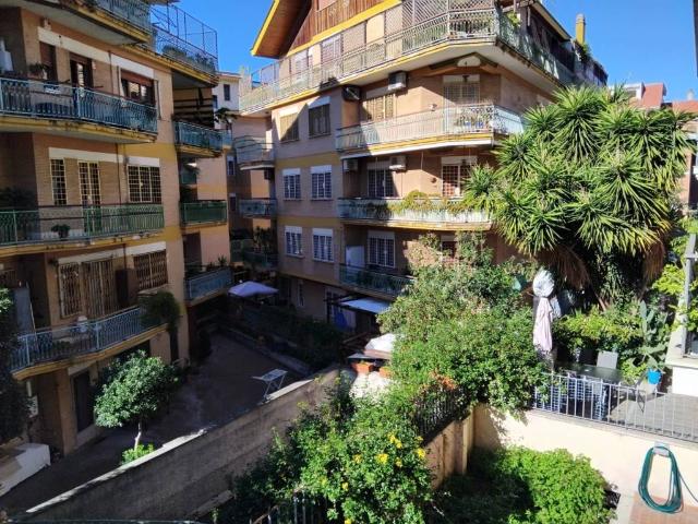 Appartamento in vendita a Roma RM