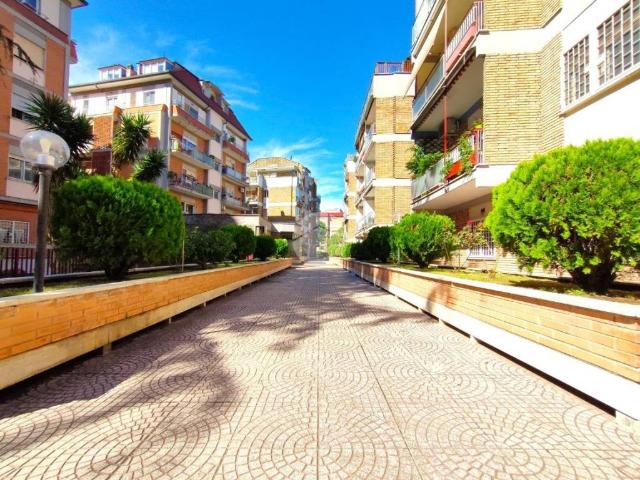 Appartamento in vendita a Roma RM