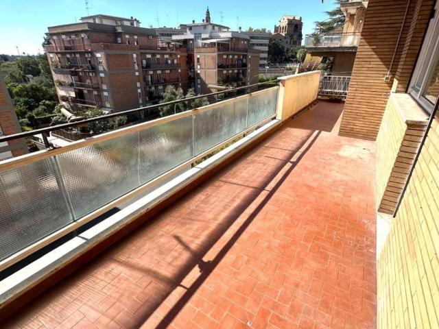 Appartamento in vendita a Roma RM