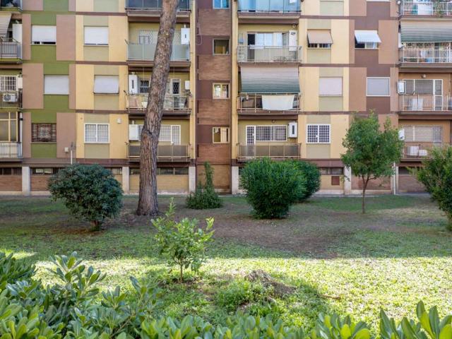 Appartamento in vendita a Roma RM