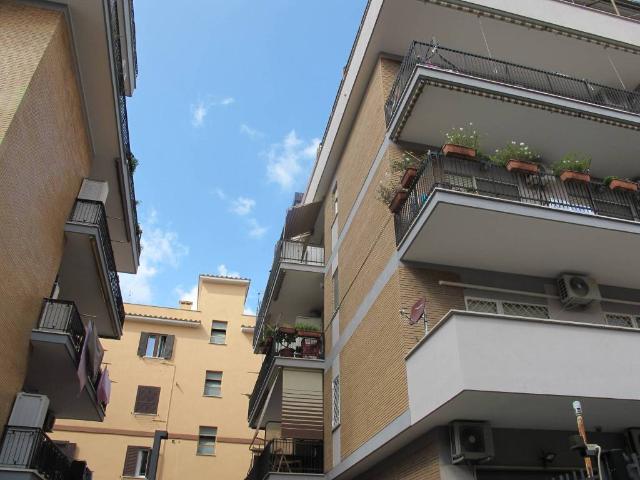 Appartamento in vendita a Roma RM
