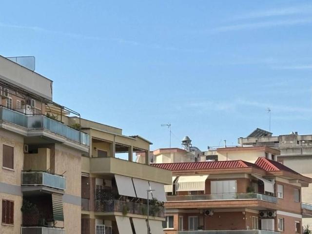 Appartamento in vendita a Roma RM
