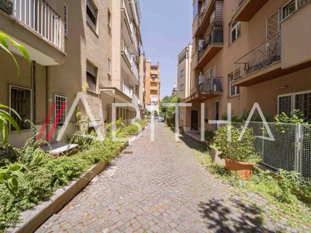 Appartamento in vendita a Roma RM