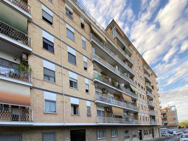 Appartamento in vendita a Roma RM