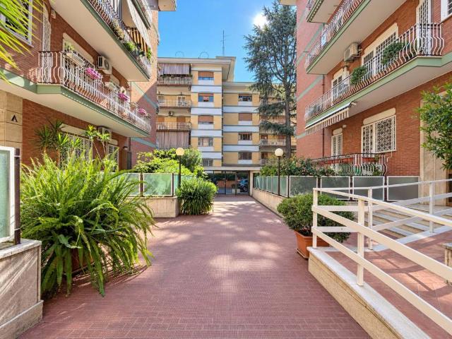 Appartamento in vendita a Roma RM