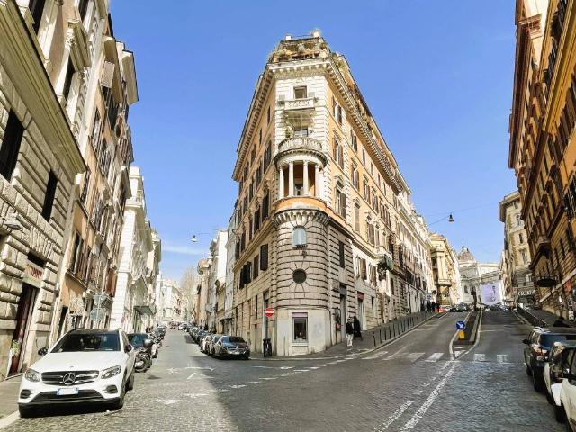 Appartamento in vendita a Roma RM