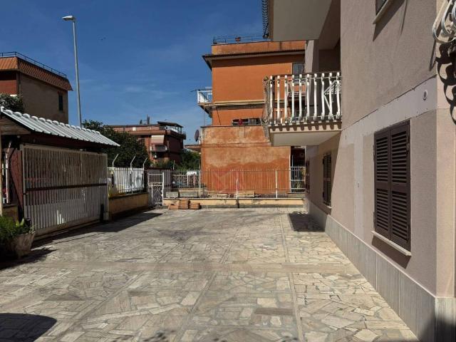 Appartamento in vendita a Roma RM
