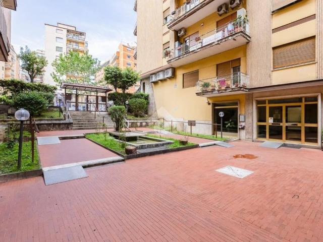 Appartamento in vendita a Roma RM