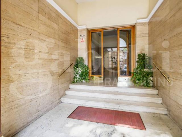 Appartamento in vendita a Roma RM