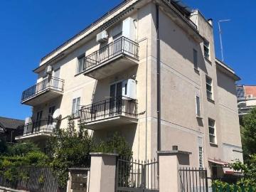 Appartamento in vendita a Roma RM