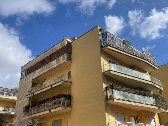 Appartamento in vendita a Roma RM