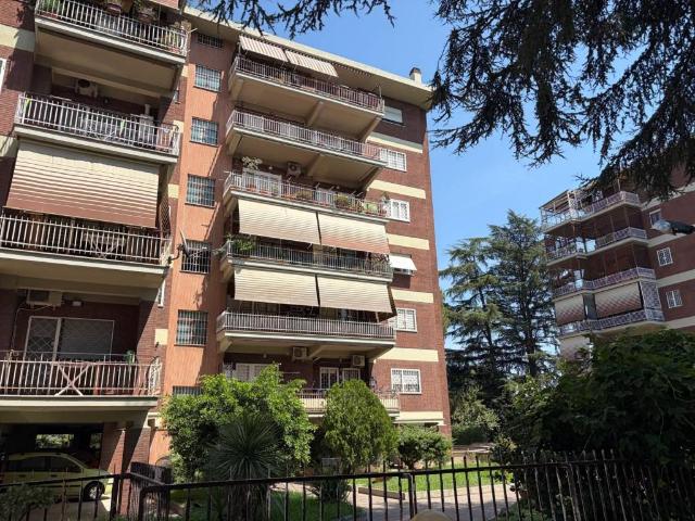 Appartamento in vendita a Roma RM
