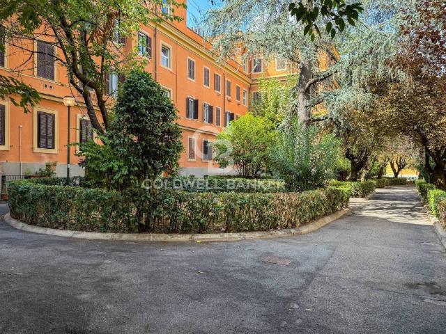Appartamento in vendita a Roma RM