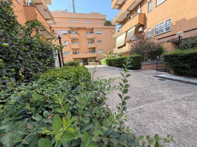 Appartamento in vendita a Roma RM
